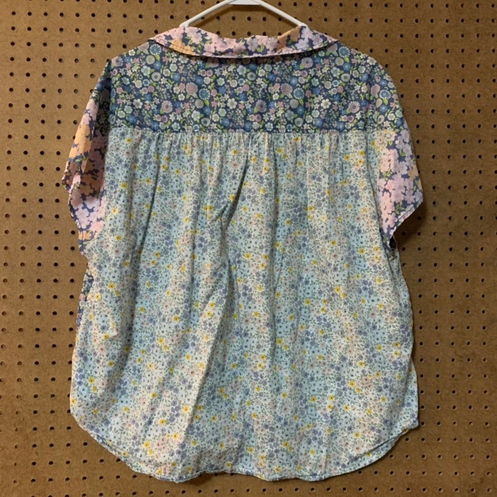 American Eagle Short Sleeve Patchwork Floral Butt… - image 5